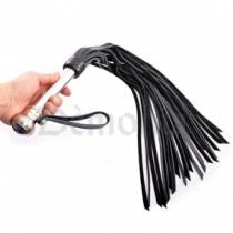 SCHWARZ-WEISSE VINYLHOSE