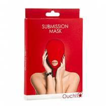 PASAMONTAÑAS DE TELA ROJA CON LA BOCA ABIERTA