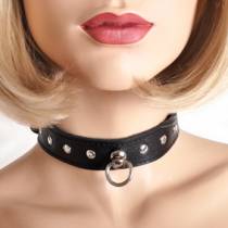 LEATHER NECKLACE + NAILS WOMAN