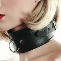 LEDERHALSBAND + RING FRAU