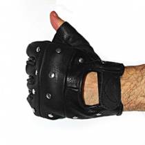 MANOPLAS DE POLIPIEL CON TACHUELAS