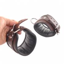 BROWN LEATHER HANDCUFFS MAN