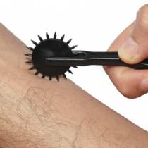 BLACK PLASTIC SPIKE WHEEL SMALL