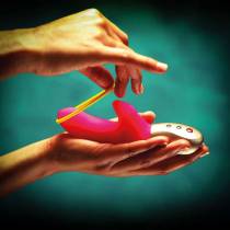 MINI VIBRO AMORINO BANDA ROSA/AMARILLO