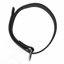 HALSBAND AUS SCHWARZEM LEDER RING UND VERSCHLUSS