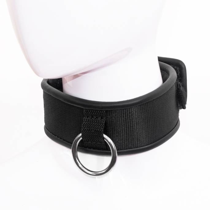 HALSBAND AUS NYLON UND SCHWARZEM LEDER + RING