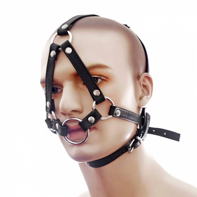 KOPFGESCHIRR AUS SCHWARZEM LEDER + RING