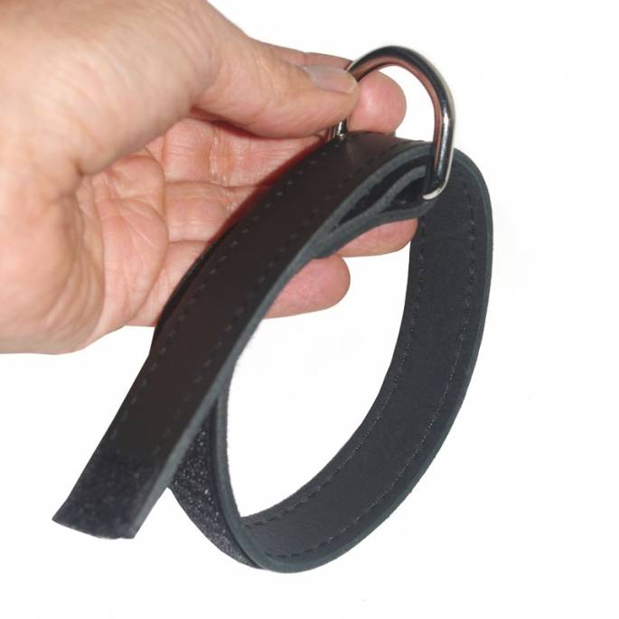 KNÖCHELSTÜTZE AUS SCHWARZEM LEDER MIT KLETTVERSCHLUSS + KARABINERHAKEN