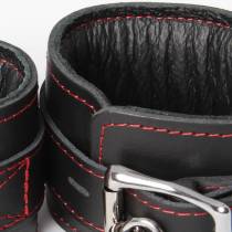 MENOTTES CUIR NOIR COUTURE ROUGE CADENASSABLES