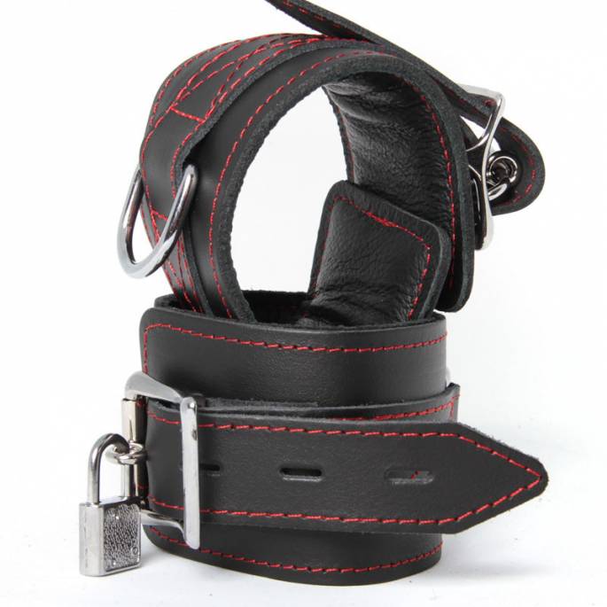MENOTTES CUIR NOIR COUTURE ROUGE CADENASSABLES