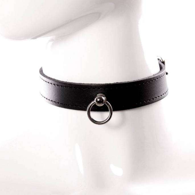 HALSBAND AUS SCHWARZEM LEDER + RING