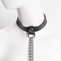 SCHWARZES LEDERHALSBAND + BRUSTKLAMMERN