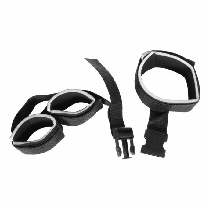 HALS- UND HANDGELENKSBESCHRÄNKUNG MIT CLIPS