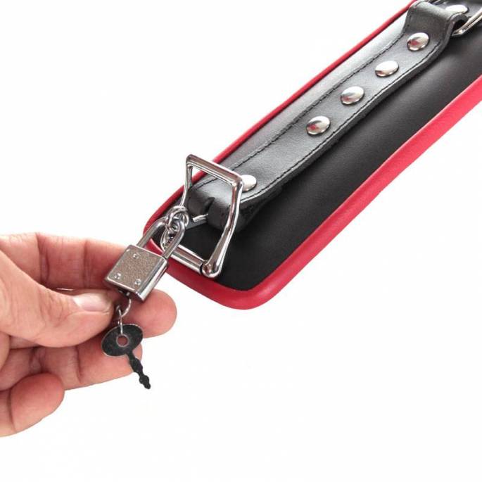 CHEVILLERES CADENASSABLES CUIR NOIR ET ROUGE