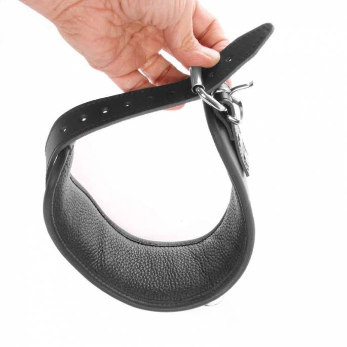 HALSBAND AUS SCHWARZEM LEDER + GROSSER RING