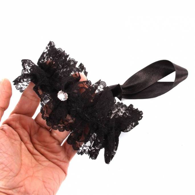 COLLIER DENTELLE ET SWAROVSKI