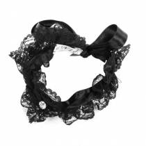 COLLAR DE ENCAJE Y SWAROVSKI