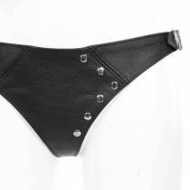 STRING MIT NIETEN AUS SCHWARZEM LEDER