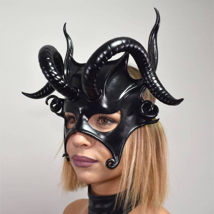 SMALL LEATHER MASK