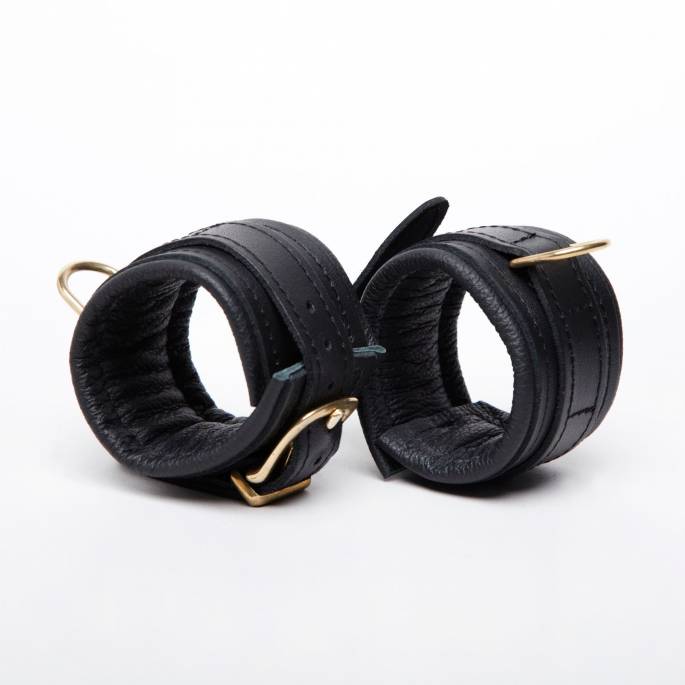 MENOTTES CUIR ANNEAU DORE