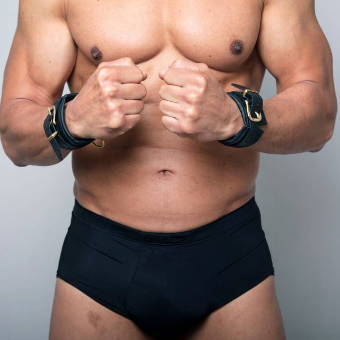 MENOTTES CUIR ANNEAU DORE