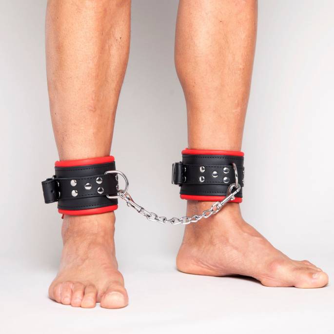 FUSSFESSELN LEDER SCHWARZ UND ROT