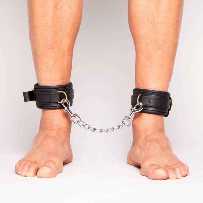 CHEVILLERES CUIR NOIR ANNEAU DORE