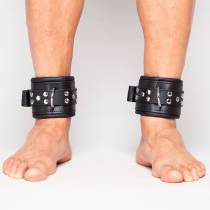 MENOTTES CHEVILLES CUIR NOIR 8 CM