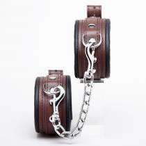 Fußfesseln aus braunem Leder