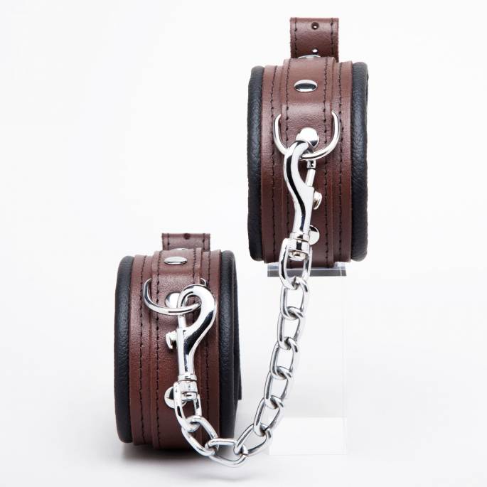 Fußfesseln aus braunem Leder