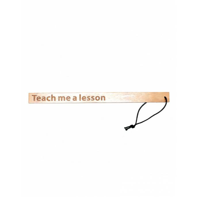 HÖLZERNES LINEAL "TEACH ME A LESSON" (LEHRE MICH EINE LEKTION)