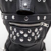 KAPUZE AUS LEDER MIT NIETEN STIRNBAND MIT REISSVERSCHLUSS