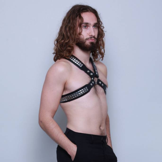 KREUZGESCHIRR MIT NÄGELN T.U