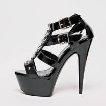 SCHWARZE VINYLSCHUHE RIEMCHEN + RINGE