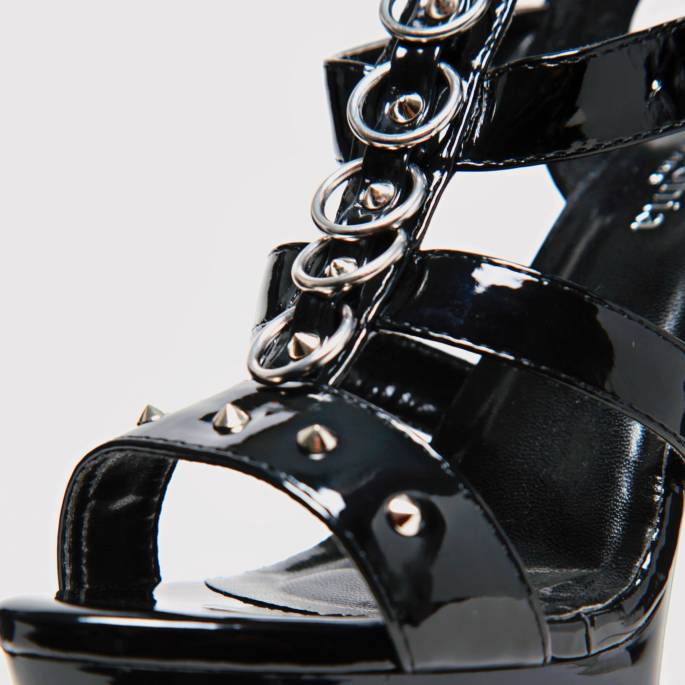 SCHWARZE VINYLSCHUHE RIEMCHEN + RINGE