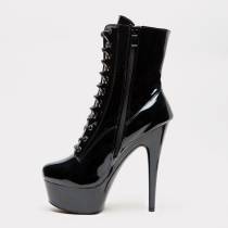 SCHWARZE VINYL-STIEFELETTEN FLACHE SCHNÜRUNG