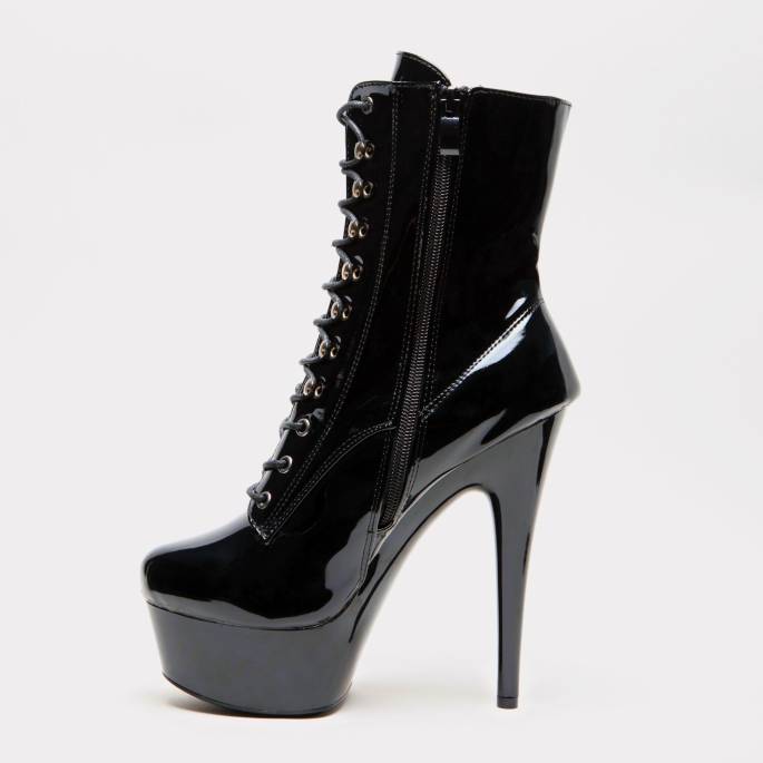 SCHWARZE VINYL-STIEFELETTEN FLACHE SCHNÜRUNG