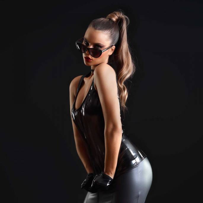 PRALINE TOP VINYL SCHWARZ