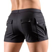 MATTE WETLOOK-SHORTS + TASCHEN