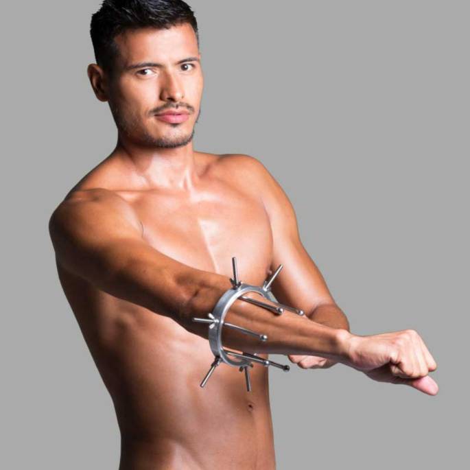 SPECULUM DILATATION FIST