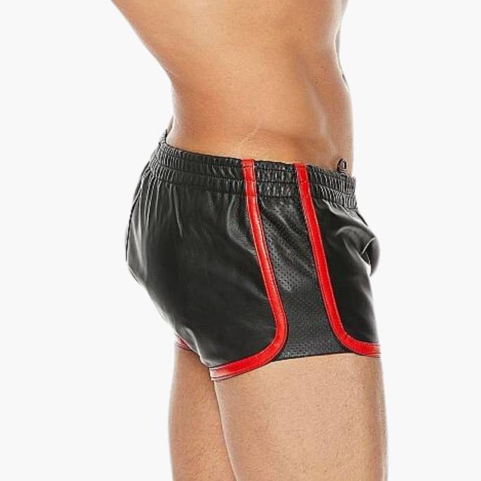 SCHWARZE LEDERSHORTS MIT ROTEM RAND