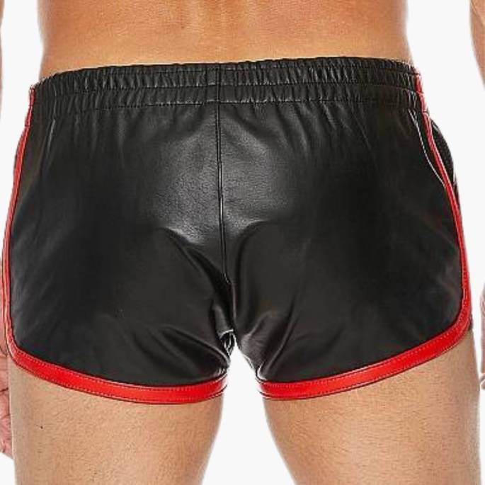 SCHWARZE LEDERSHORTS MIT ROTEM RAND