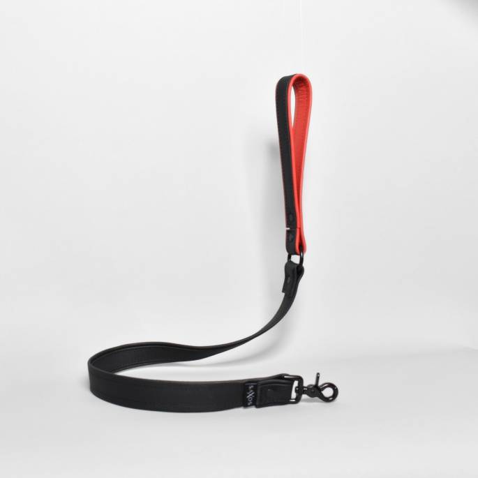 Laisse large tout cuir noir/rouge