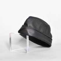 Kalotte aus schwarzem Leder