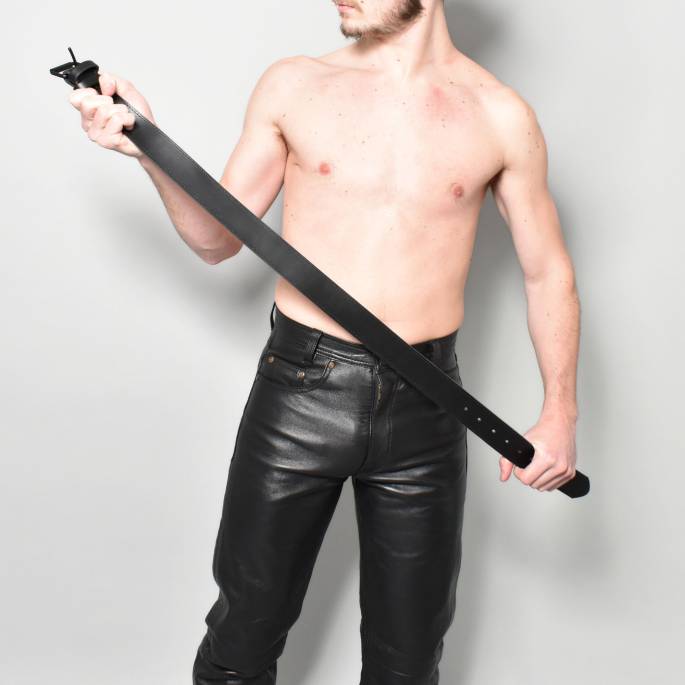 Schwarzer Ledergürtel