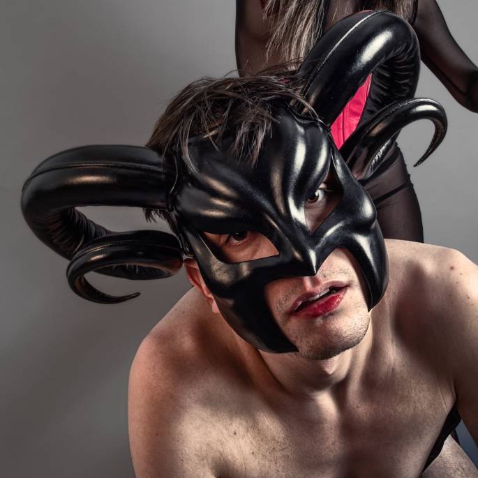 LEDERMASKE FAUN SCHWARZ ODER WEISS