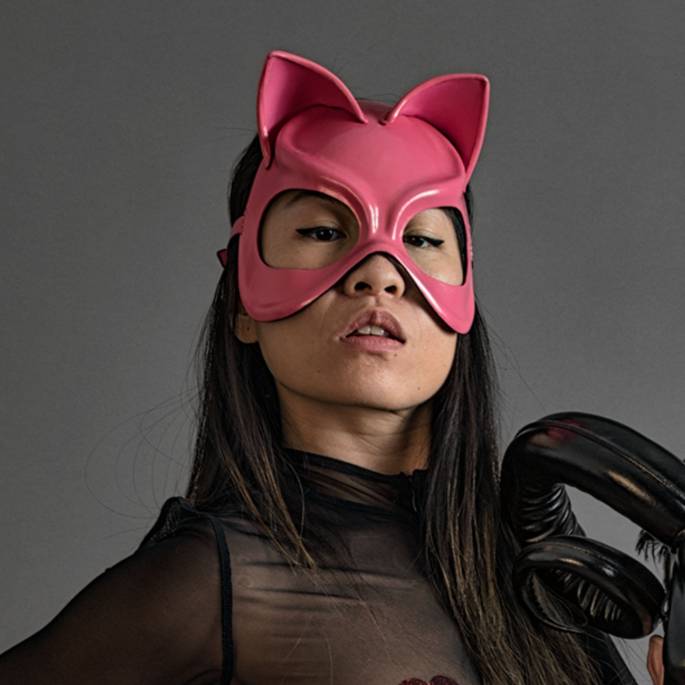 CATWOMAN-MASKE AUS WEISSEM FORMLEDER