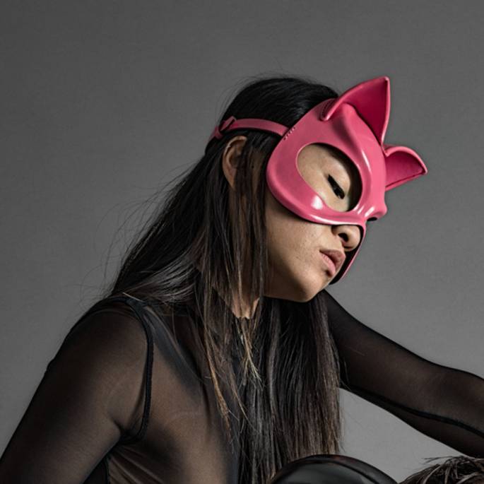 CATWOMAN-MASKE AUS WEISSEM FORMLEDER