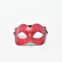 Maske aus rotem Leder Kurven