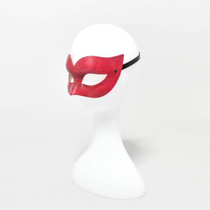 Maske aus rotem Leder Kurven